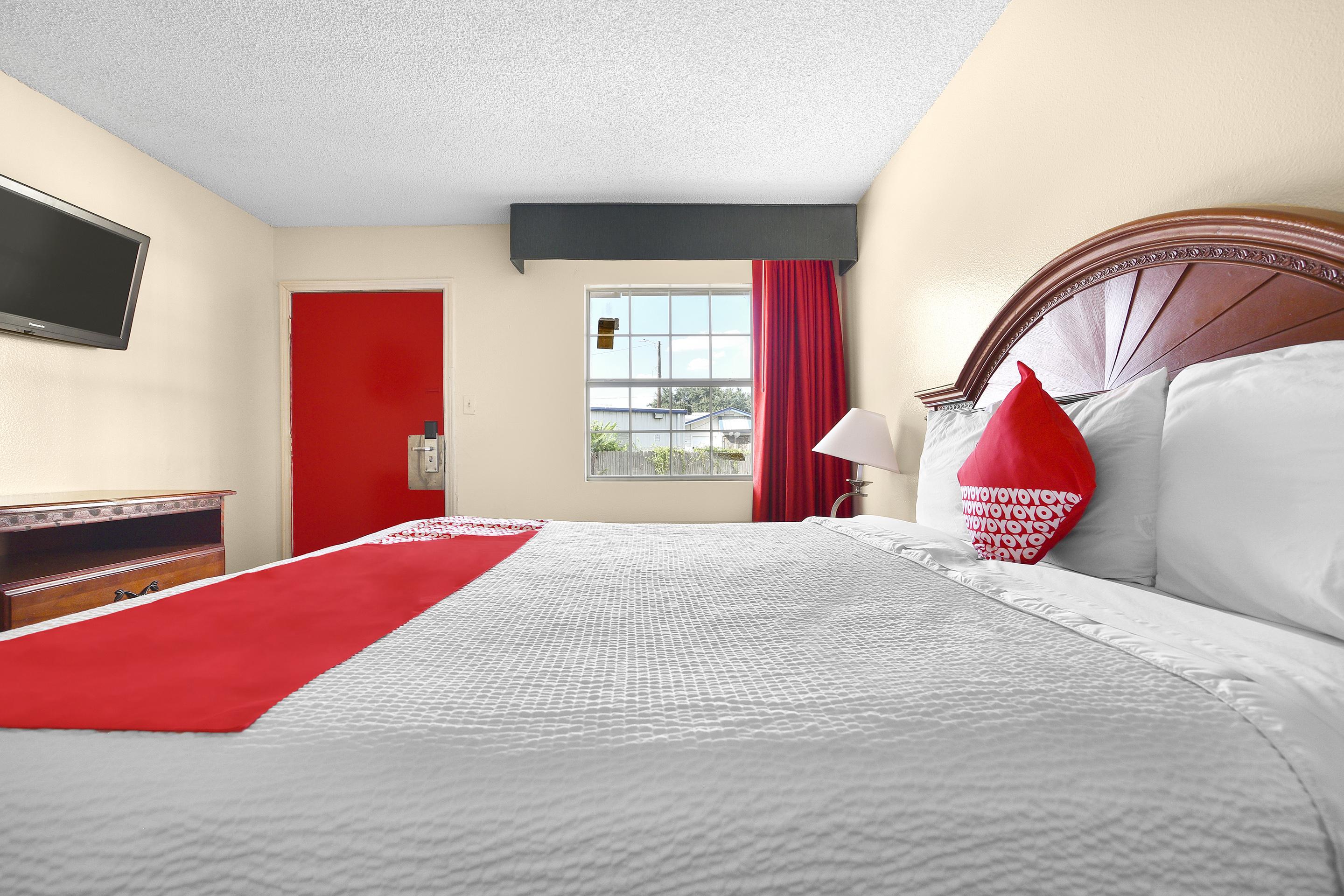 Oyo Hotel San Antonio Lackland Near Seaworld Exterior photo