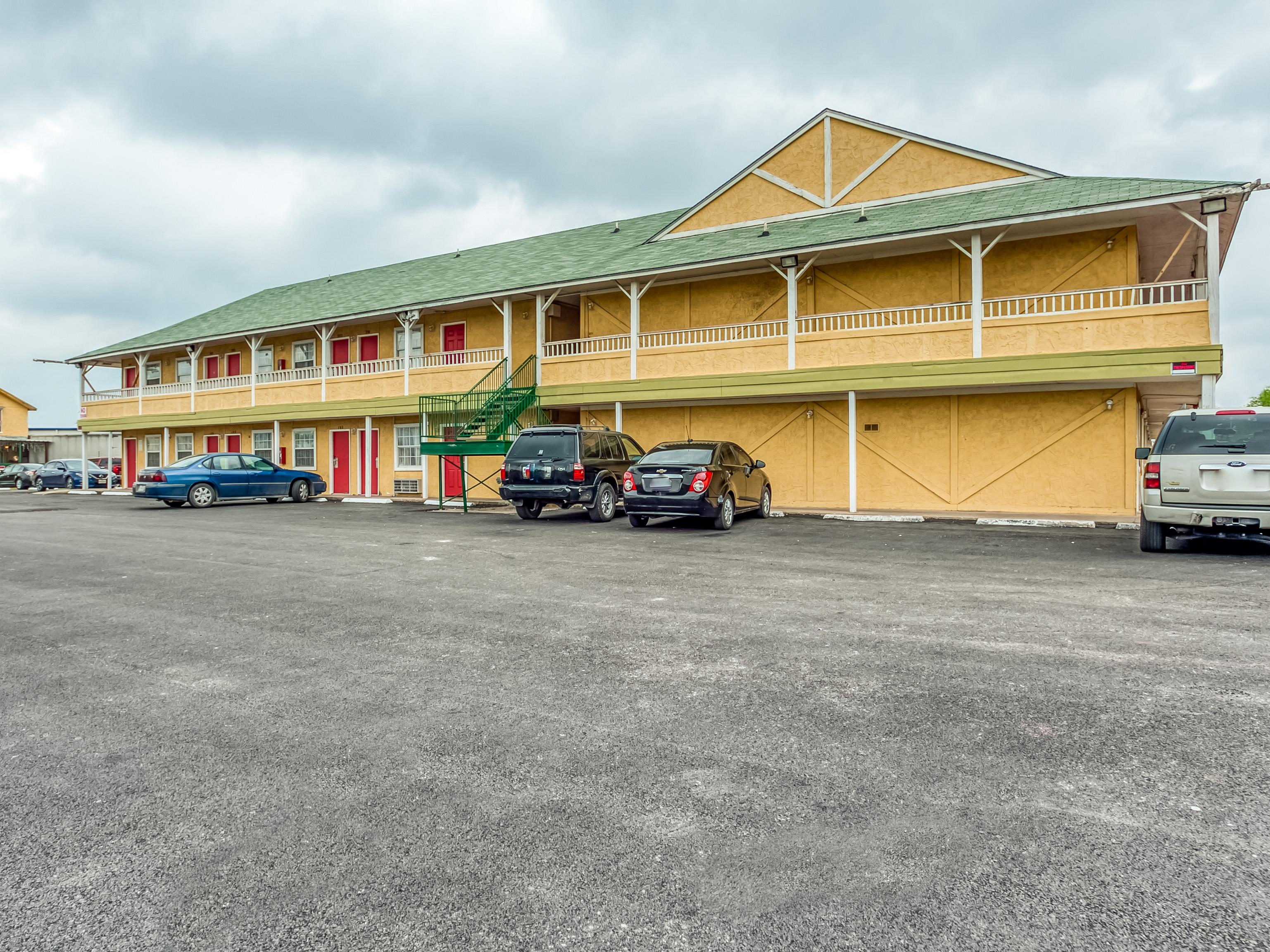 Oyo Hotel San Antonio Lackland Near Seaworld Exterior photo