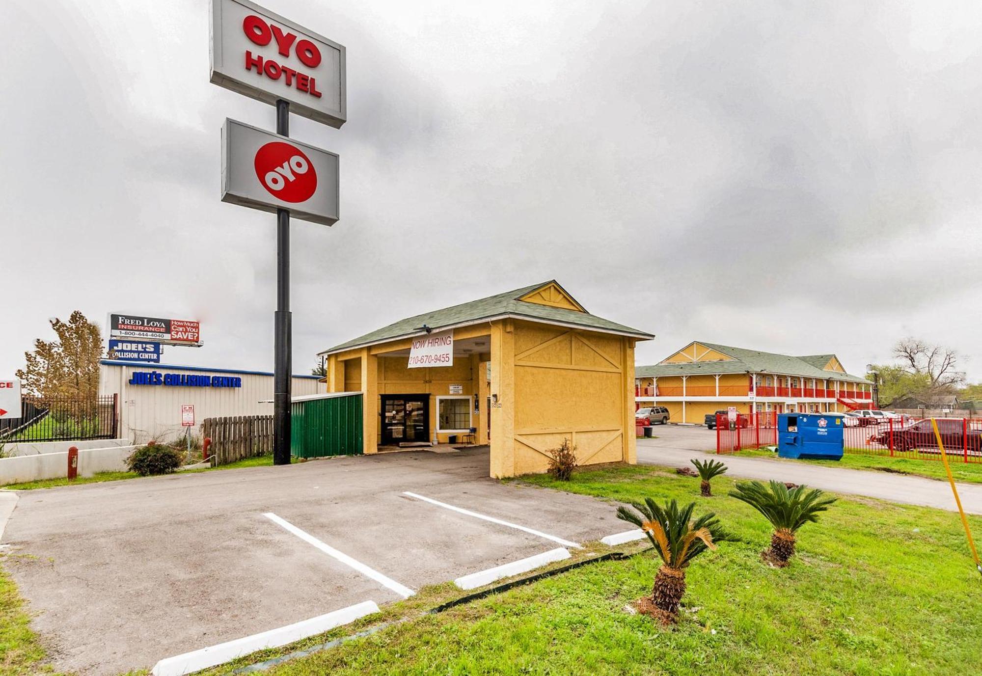 Oyo Hotel San Antonio Lackland Near Seaworld Exterior photo