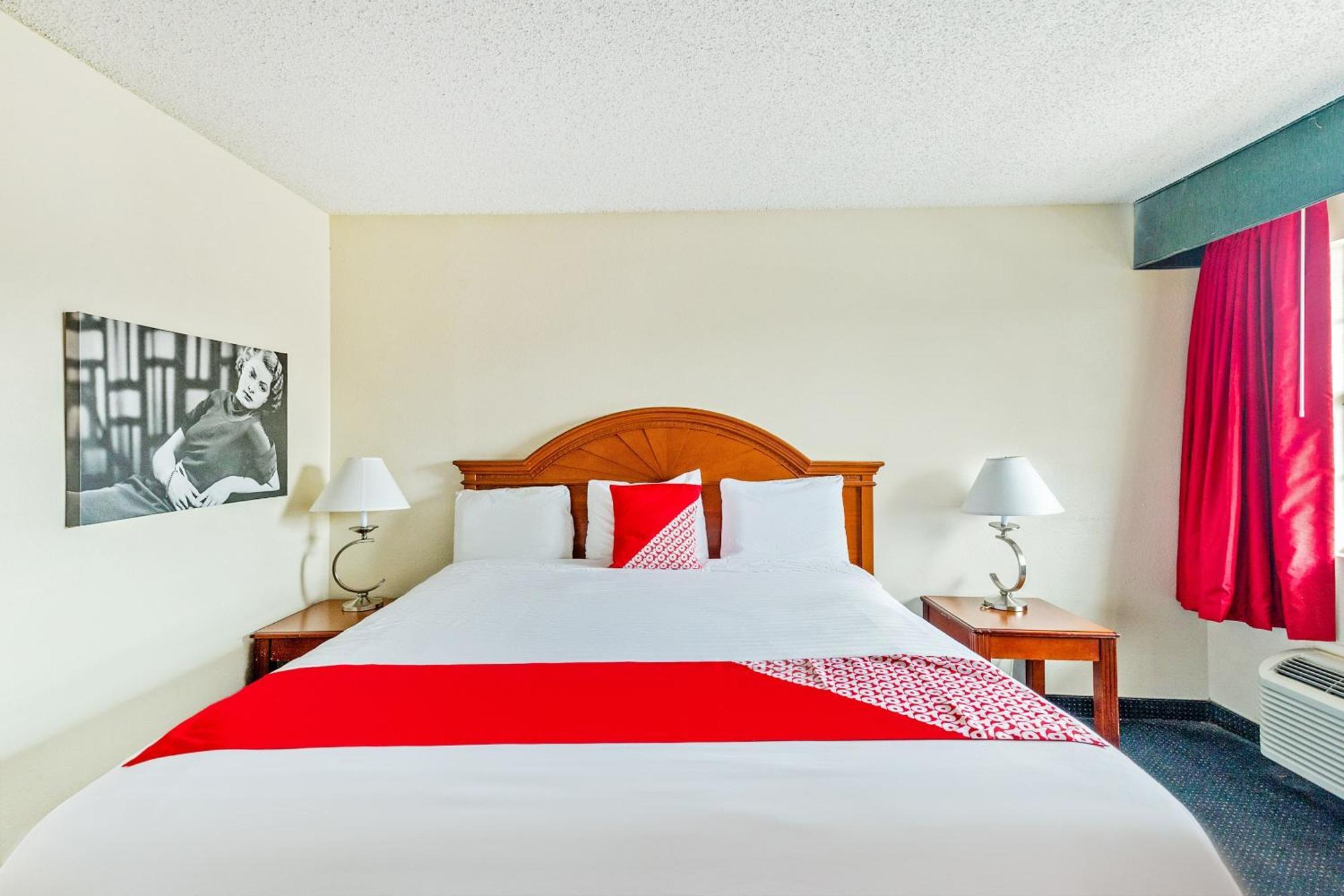 Oyo Hotel San Antonio Lackland Near Seaworld Exterior photo