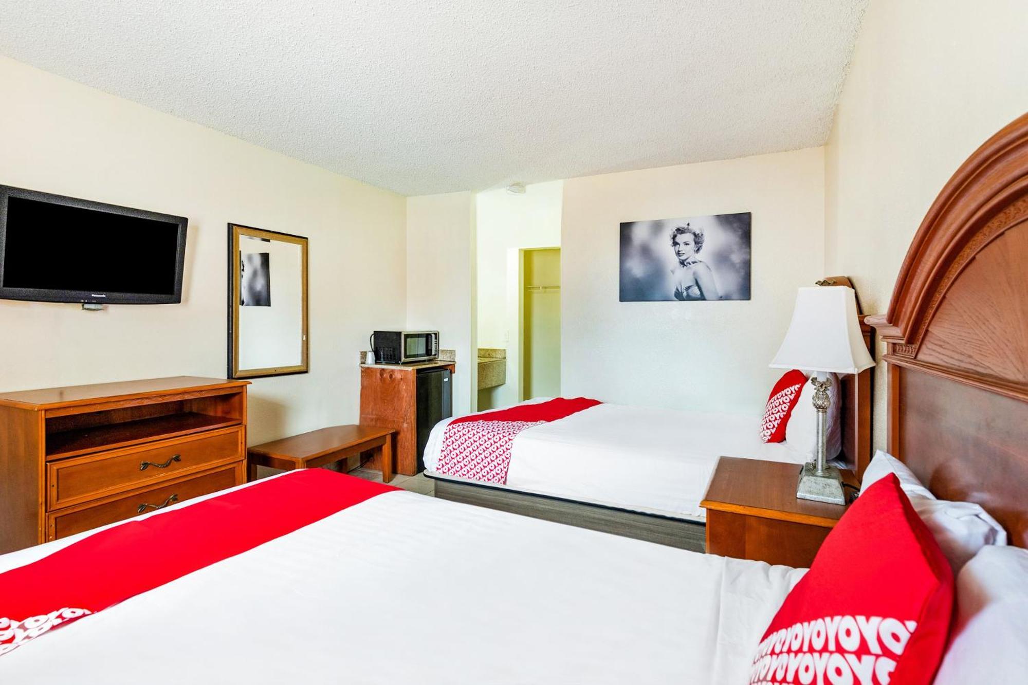 Oyo Hotel San Antonio Lackland Near Seaworld Exterior photo