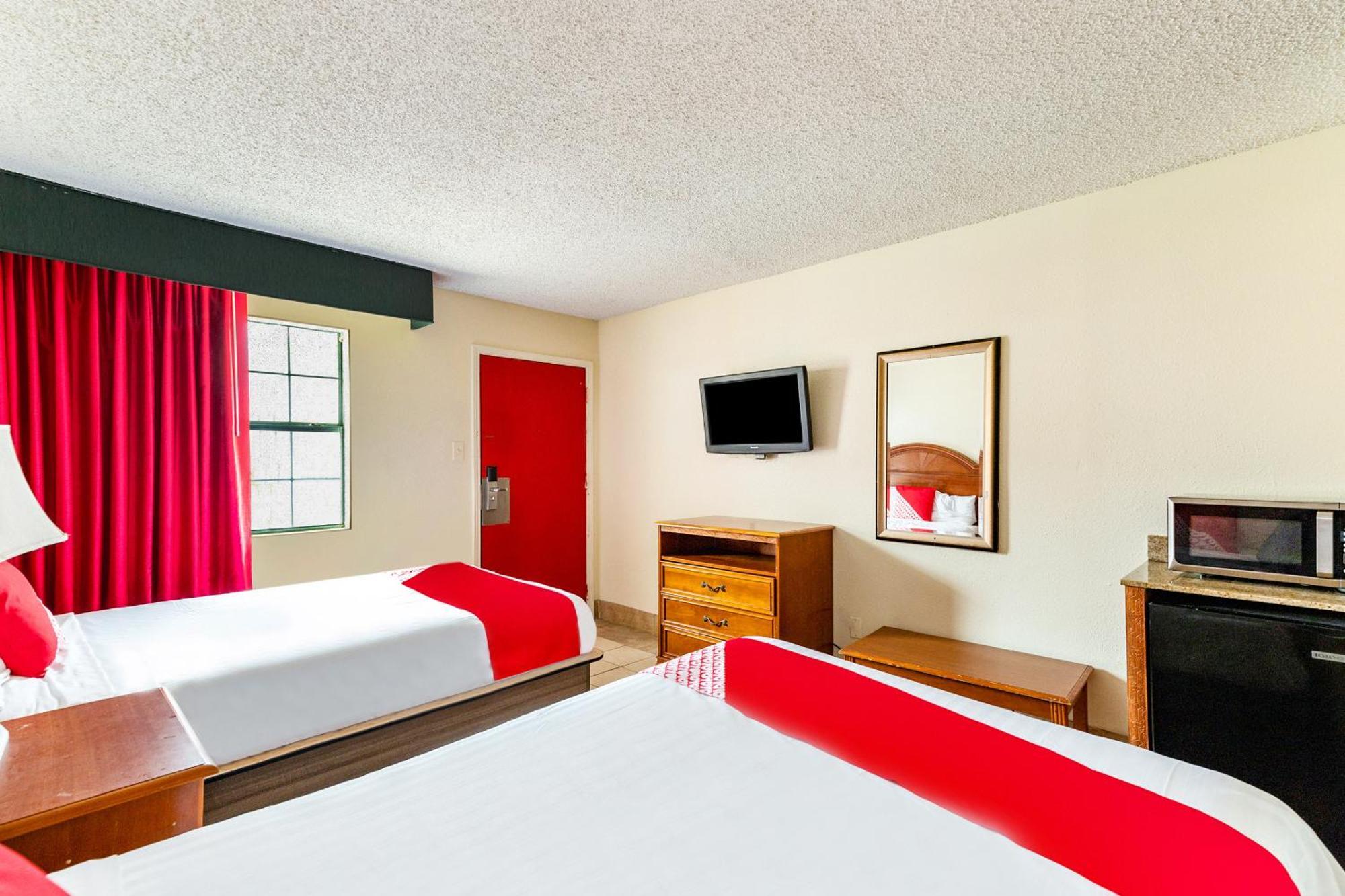 Oyo Hotel San Antonio Lackland Near Seaworld Exterior photo