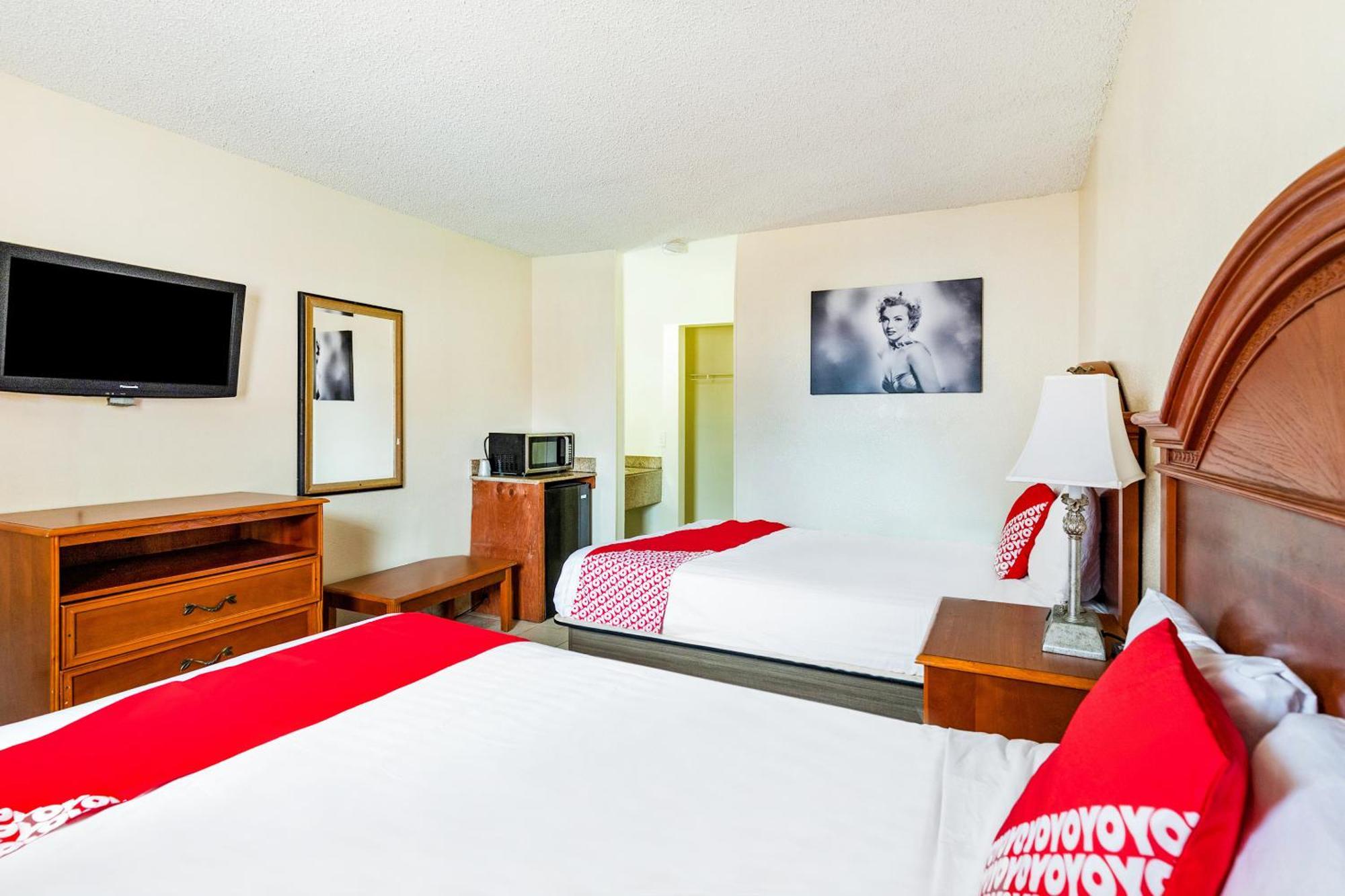 Oyo Hotel San Antonio Lackland Near Seaworld Exterior photo