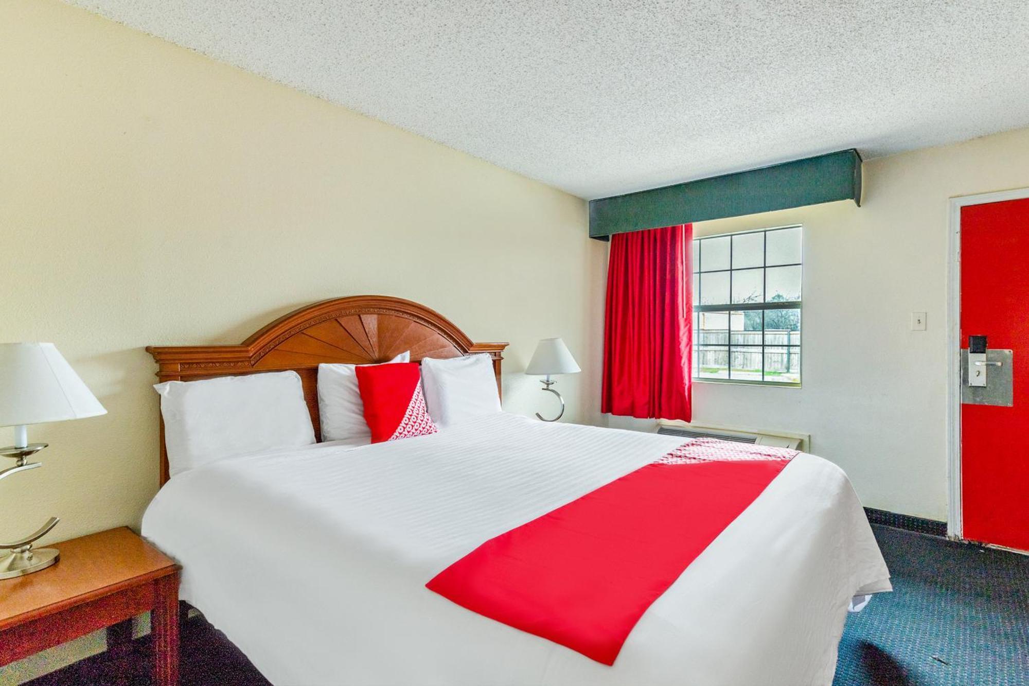 Oyo Hotel San Antonio Lackland Near Seaworld Exterior photo