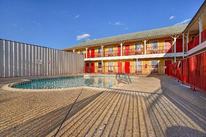 Oyo Hotel San Antonio Lackland Near Seaworld Exterior photo