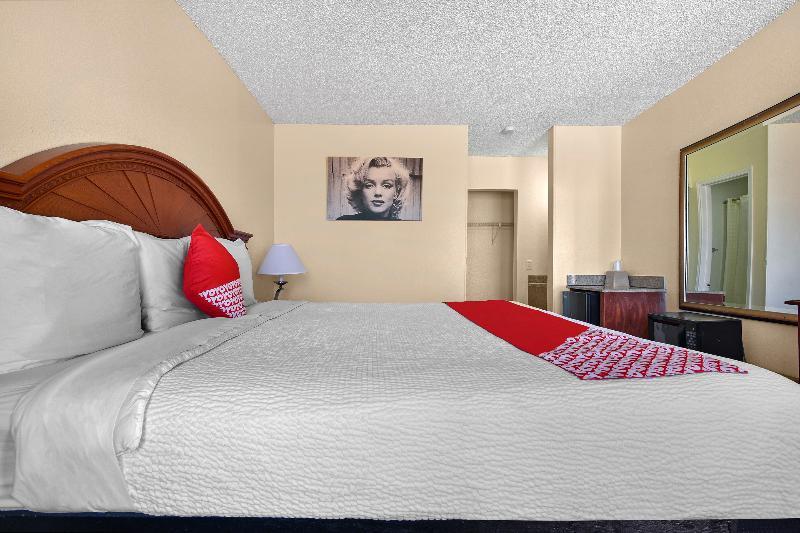 Oyo Hotel San Antonio Lackland Near Seaworld Exterior photo
