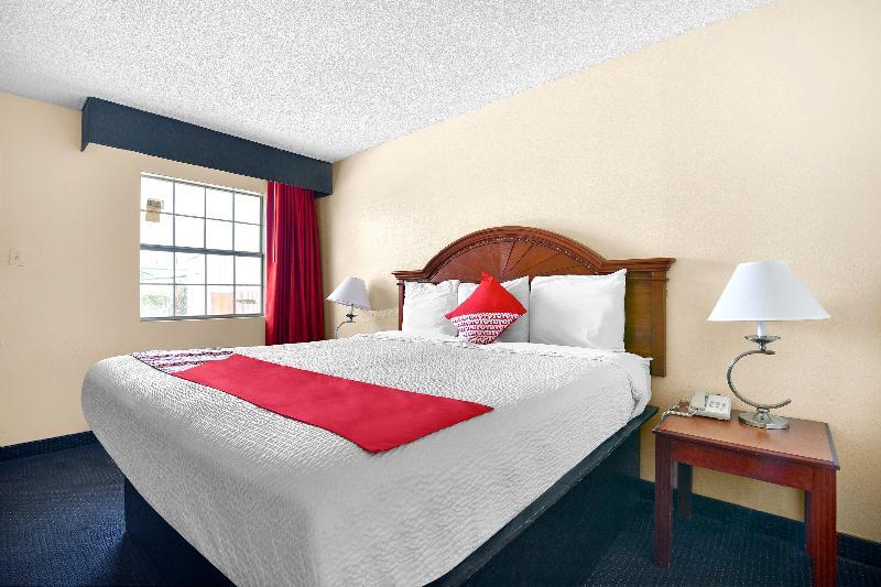 Oyo Hotel San Antonio Lackland Near Seaworld Exterior photo