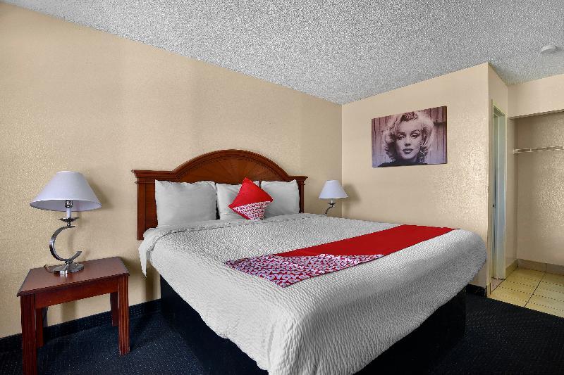 Oyo Hotel San Antonio Lackland Near Seaworld Exterior photo